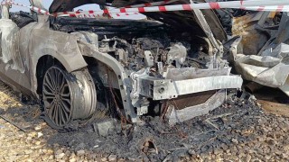 Şanlıurfada inşaat şantiyesinde otomobiller alev alev yandı