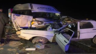 Şanlıurfada minibüs ile otomobil çarpıştı:1 ölü