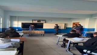 Sarıkamış Kaymakamı öğretmen ve öğrencilerle bir araya geldi