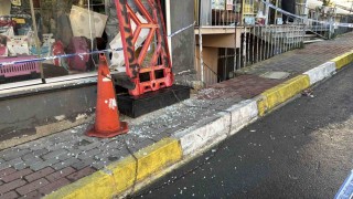 Sarıyerde üst katı kayıp gecekonduya yaslanan bina havadan görüntülendi