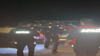 Sarp arazide yaralanan göçmen kurtarıldı