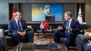 Seçer: Kıbrıs davasını siyaset üstü görüyoruz