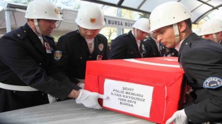 Şehit polisin babasının evi alevlere teslim oldu