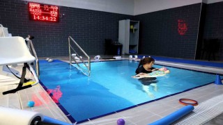 Serebral palsili Durunun tedavisi suyun gücüyle destekleniyor