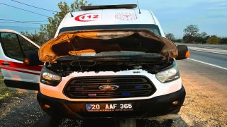 Seyir halindeki ambulans alev aldı