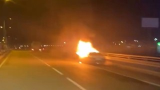 Seyir halindeki otomobil alevlere teslim oldu