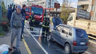 Seyir halindeki otomobilde yangın paniği