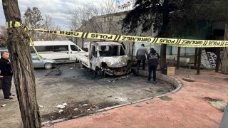 Sığındığı araçta yanarak can verdi