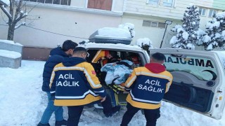 Siirtte doğum sancısı tutan hasta, 5 saatlik çalışmayla hastaneye ulaştırıldı