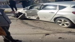 Siirtte otomobil ile kamyonet çarpıştı: 2 yaralı