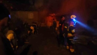 Sındırgıda hayvan damı ve samanlıkta yangın