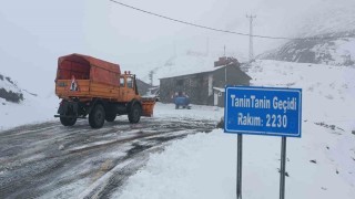 Şırnakta karlı yollar açılıyor