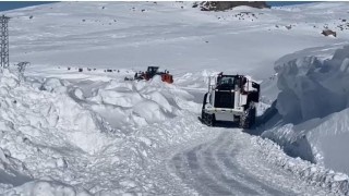 Şırnakta tipi, köy yollarını ulaşıma kapattı