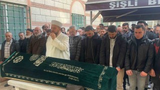 Şişlide otomobilin kaldırıma çıkarak yayaların arasına daldığı kazada ölen kişi son yolculuğuna uğurlandı