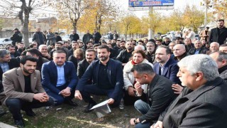 Siverekte yürek burkan protesto: Eşimin acısı son olsun, bu yolu kaldırın!