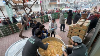 Şivlilik diye gelen çocuklara tantuni ikram ettiler