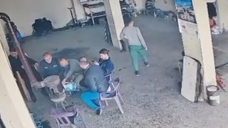 Sobaya dökülen mazot bomba gibi patladı, çırak yaralandı