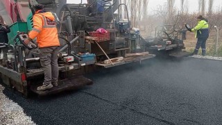 Sultan Sazlığı yoluna sıcak asfalt serimi yapıldı