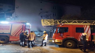 Sultanbeylide boya kaporta dükkanında yangın: 4 araç yandı