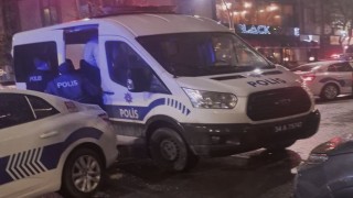 Sultangazide iki kişi arasındaki kavgaya aileler dahil oldu: Ortalık savaş alanına döndü