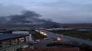 Sultangazideki su dolum tesisinde yangın çıktı