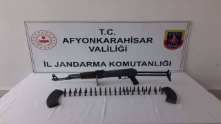 Şüphe üzerine durdurulan otomobilde Kalaşnikov ele geçirildi