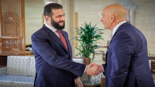 Suriye Devlet Başkanı eş-Şara, ABDnin Suriye Özel Temsilcisi Barrackı kabul etti