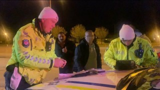 Sürücüsü alkollü çıkan otomobildeki yolcudan gazetecilere: Haberin konusu nedir