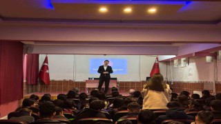 Susuzda öğrenciler sordu, kaymakam mesleğini anlattı