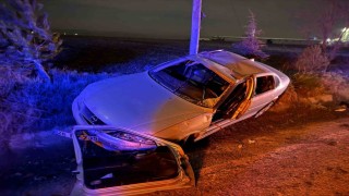 Taklalar atarak şarampole yuvarlanan aracın sürücüsü kazayı hafif sıyrıklarla atlattı