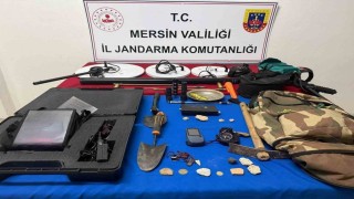 Tarihi eser peşindeki defineciler jandarmaya takıldı