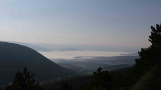 Tarihi ilçe sis tabakası altında kaldı