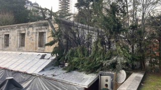 Tarihi Sultanahmet Camisinin altındaki çarşıda yangın çıktı