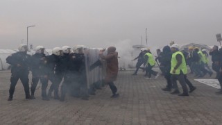 Taşlı sopalı toplumsal olaylara karşı gerçeğini aratmayan müdahale tatbikatı