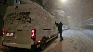 Tatvanda kar yağışı hayatı olumsuz etkiledi: 40 köy ve 32 mezra yolu kapandı