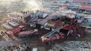 Tatvanda kereste dükkanında yangın