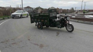 Tavşanlıda elektrikli motosiklet devrildi: 4 yaralı