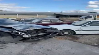 Temizlenmesi için bırakılan lüks otomobili izinsiz alıp 3 araca çarptı: 1 yaralı