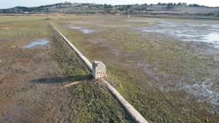 Terkos Gölünde su çekilince tarihi su kanalları gün yüzüne çıktı