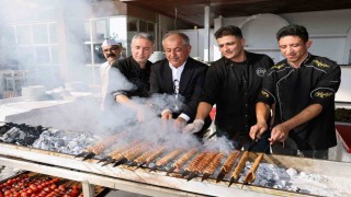 Tescilli Adana Kebabı Ustalık Eğitimini 12si kadın 50 kursiyer başarıyla tamamladı