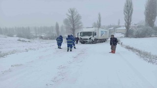 Tokatta kar yağışı ulaşımı olumsuz etkiledi