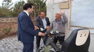 Tomarza Kaymakamı Eser Engelliler Gününü unutmadı