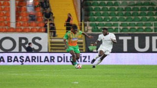 Trendyol Süper Lig: Alanyaspor: 0 - Antalyaspor: 0 (İlk yarı)
