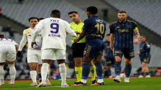 Trendyol Süper Lig: Eyüpspor: 0 - Fenerbahçe: 2 (İlk yarı)