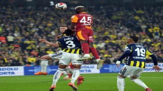 Trendyol Süper Lig: Fenerbahçe: 0 - Galatasaray: 1 (İlk yarı)