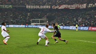 Trendyol Süper Lig: Kocaelispor: 2 - Antalyaspor: 1 (İlk yarı)