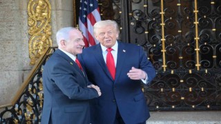 Trump, Netanyahu ile bir araya geldi