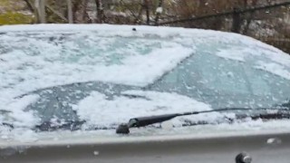Tufanbeylide kısa süreli yağan kar sevindirdi