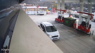 Tuncelide 4.2lik deprem anı güvenlik kamerasına yansıdı