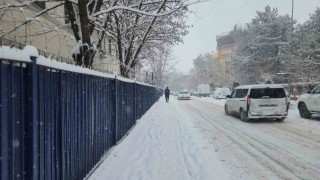 Tuncelide motokurye ve kış lastiği bulunmayan tüm araçların trafiğe çıkışı yasaklandı